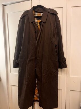 Burberry Brown Trench Coat with Signature Check Lining - size 46R